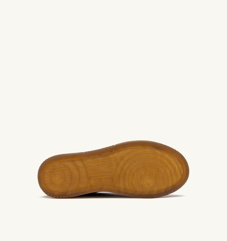 MEDALIST LOW IN MUSTANG AND BROWN SUEDE AND LEATHER