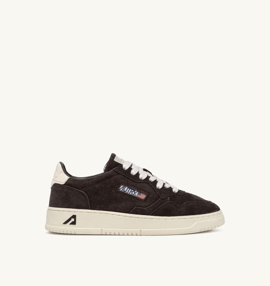 MEDALIST LOW IN MOKA AND OFF WHITE SUEDE