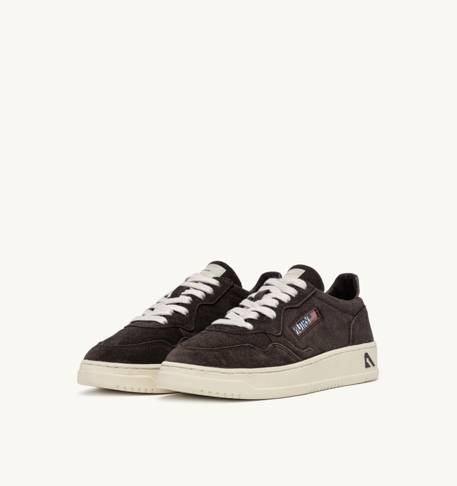 MEDALIST LOW IN MOKA AND OFF WHITE SUEDE