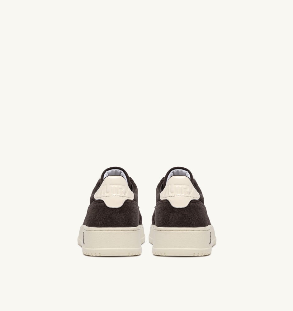 MEDALIST LOW IN MOKA AND OFF WHITE SUEDE