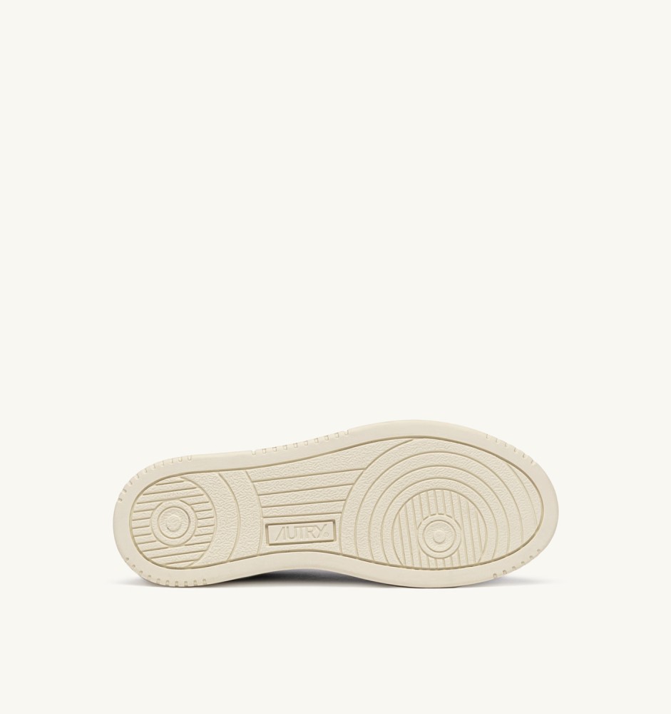 MEDALIST LOW IN MOKA AND OFF WHITE SUEDE