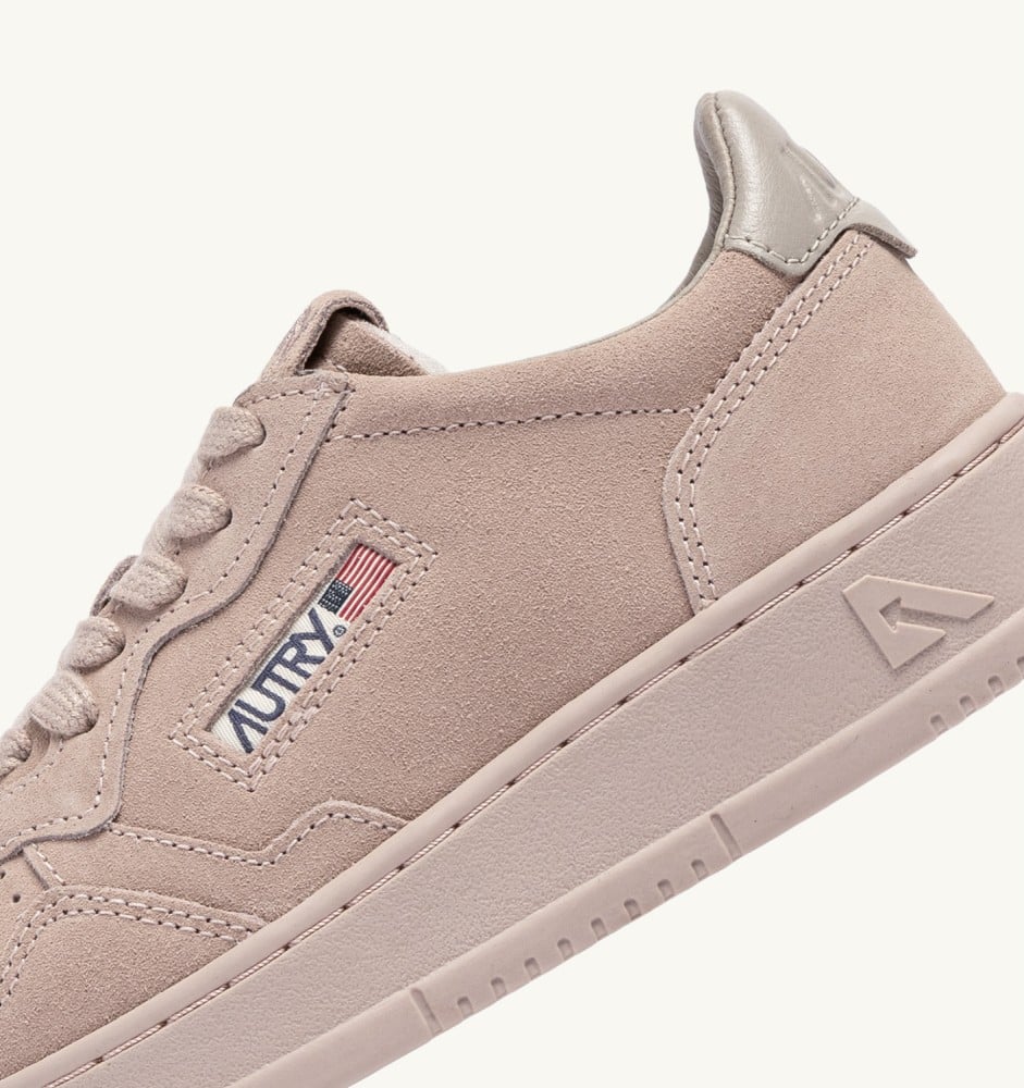 MEDALIST LOW IN PHARD AND FEATHER SUEDE