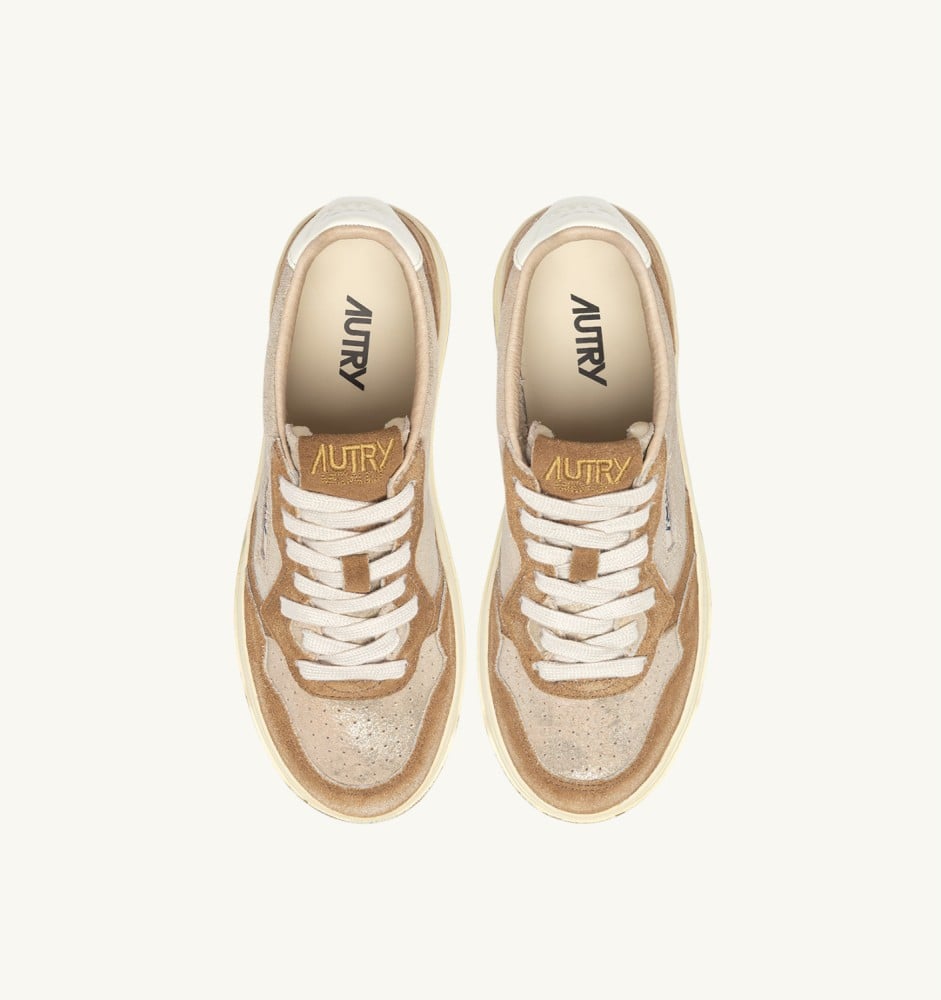 MEDALIST LOW IN PLATINUM AND BEIGE SUGAR SUEDE