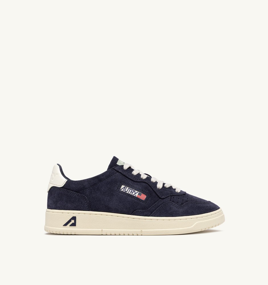 MEDALIST LOW IN SPACE AND WHITE SUEDE