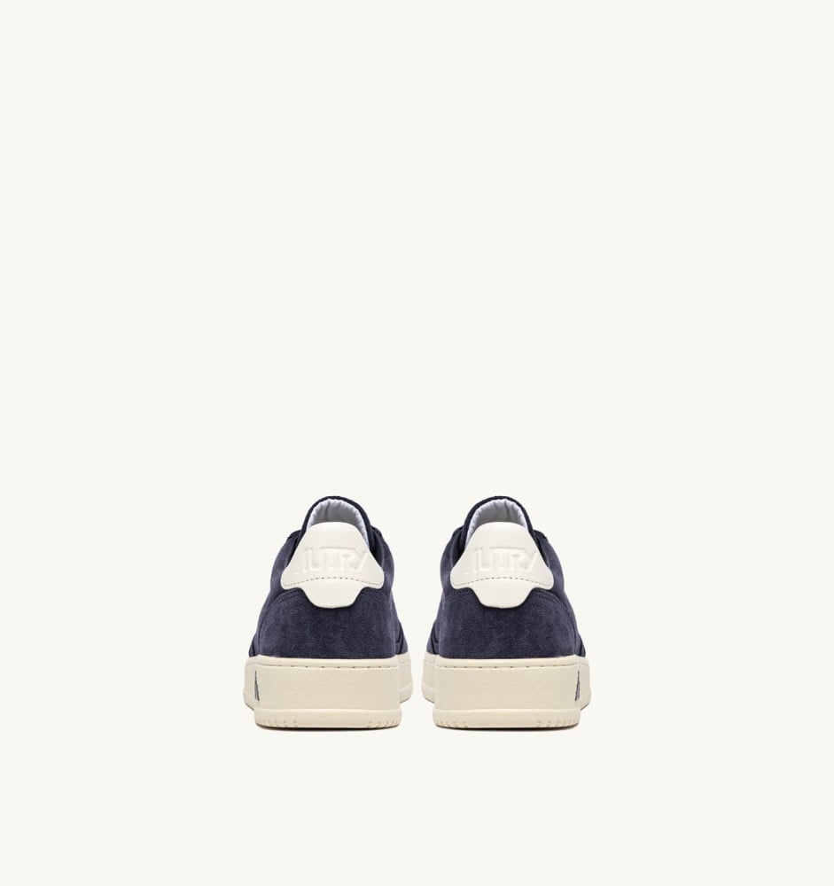 MEDALIST LOW IN SPACE AND WHITE SUEDE