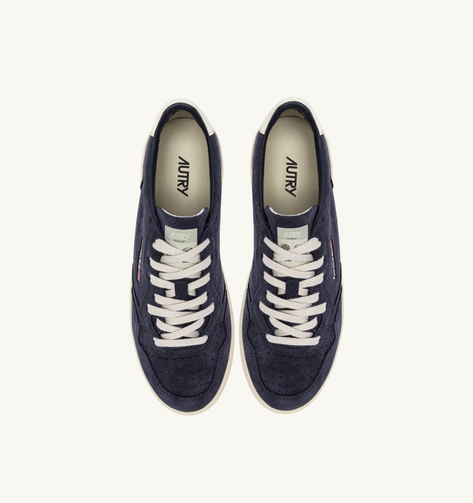MEDALIST LOW IN SPACE AND WHITE SUEDE