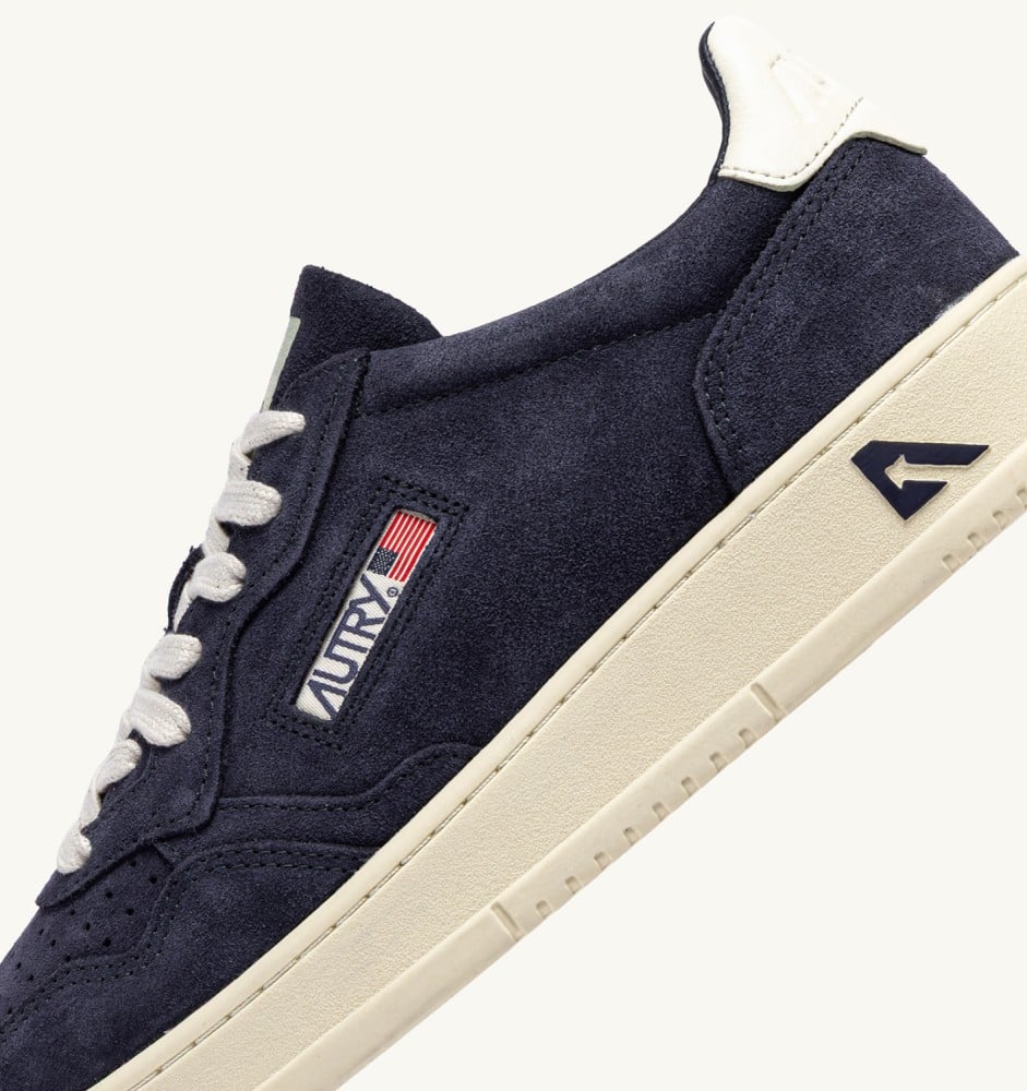 MEDALIST LOW IN SPACE AND WHITE SUEDE