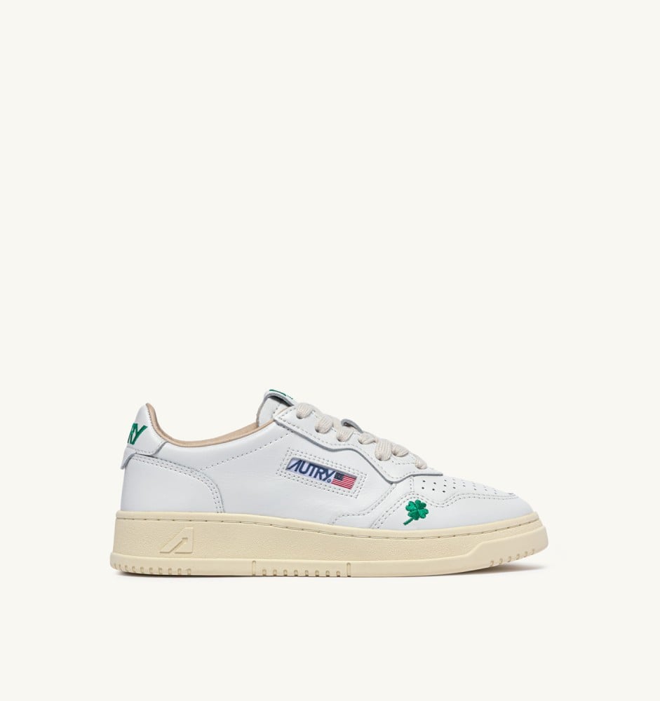 MEDALIST LOW ‘CLOVER’ IN WHITE AND AMAZON LEATHER