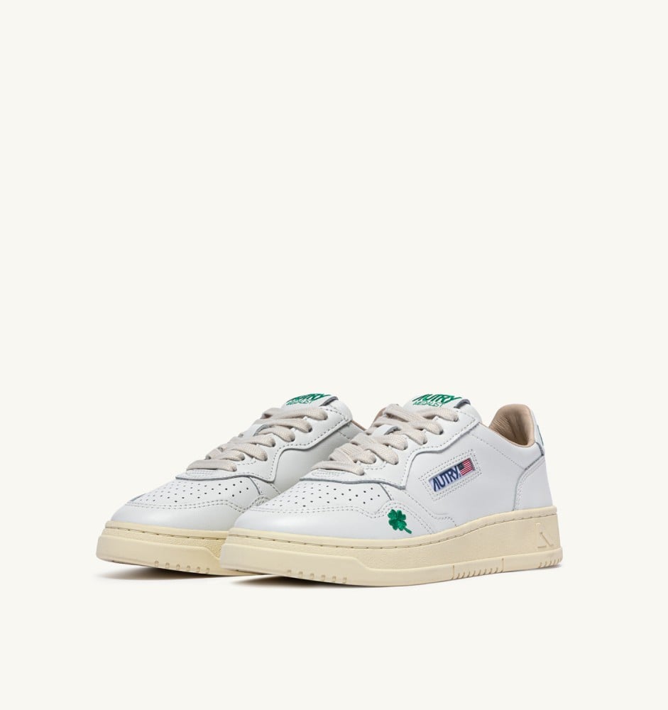MEDALIST LOW ‘CLOVER’ IN WHITE AND AMAZON LEATHER