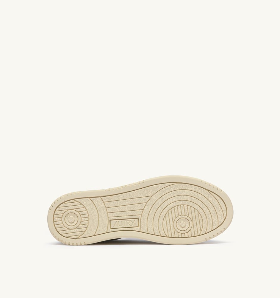 MEDALIST LOW ‘CLOVER’ IN WHITE AND AMAZON LEATHER