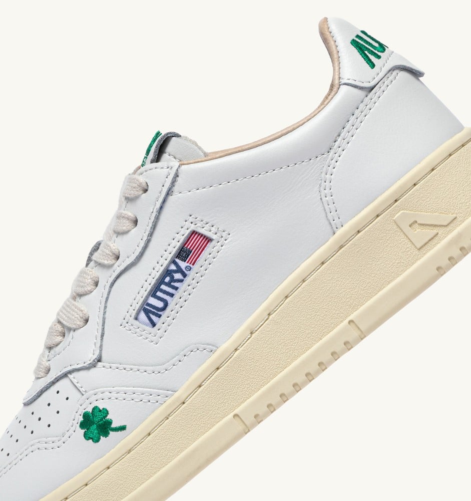 MEDALIST LOW ‘CLOVER’ IN WHITE AND AMAZON LEATHER