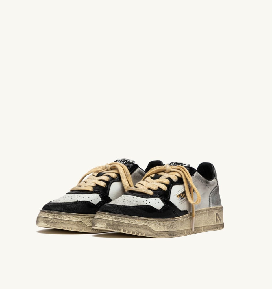 MEDALIST LOW SUPER VINTAGE IN WHITE BLACK AND SILVER LEATHER