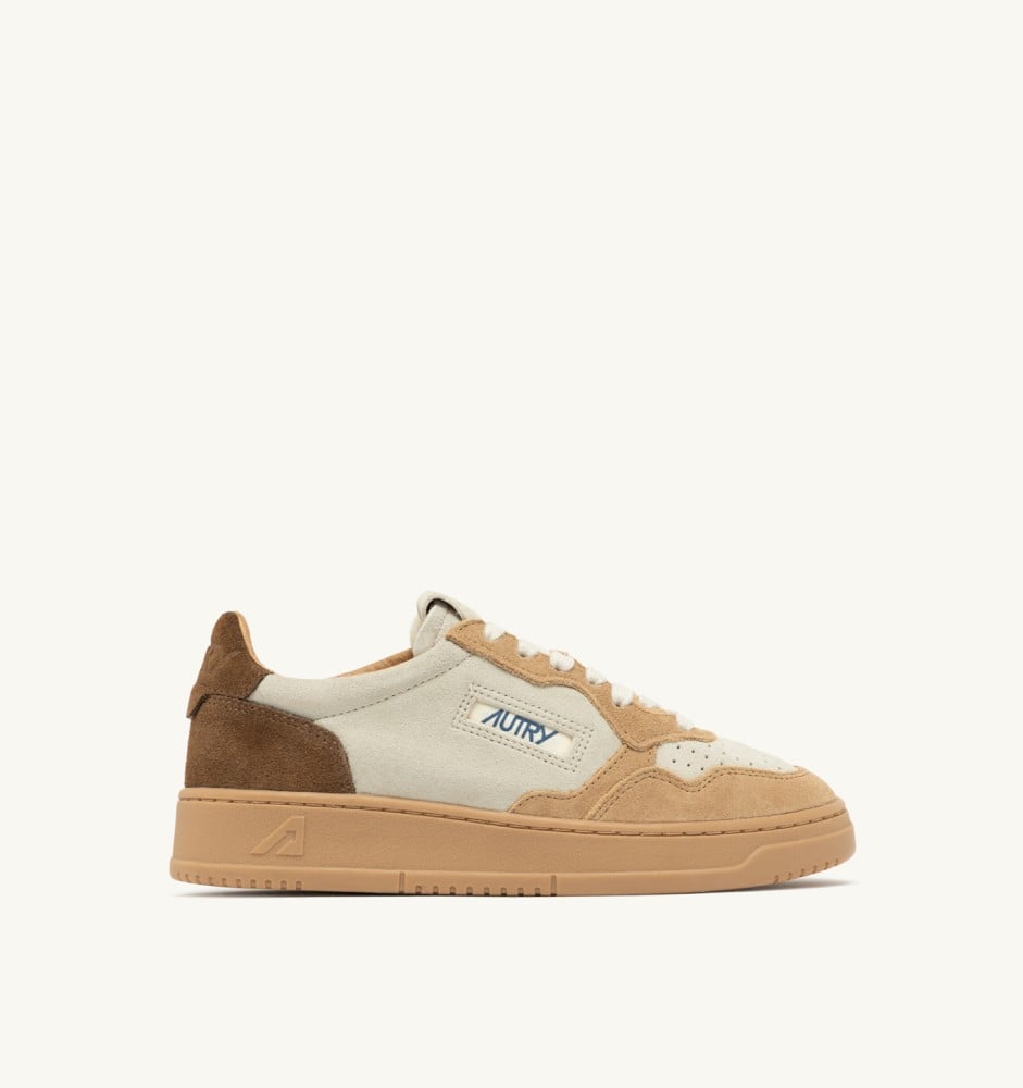 MEDALIST LOW TRICOLOR IN TUNDRA EGG AND PEANUT SUEDE