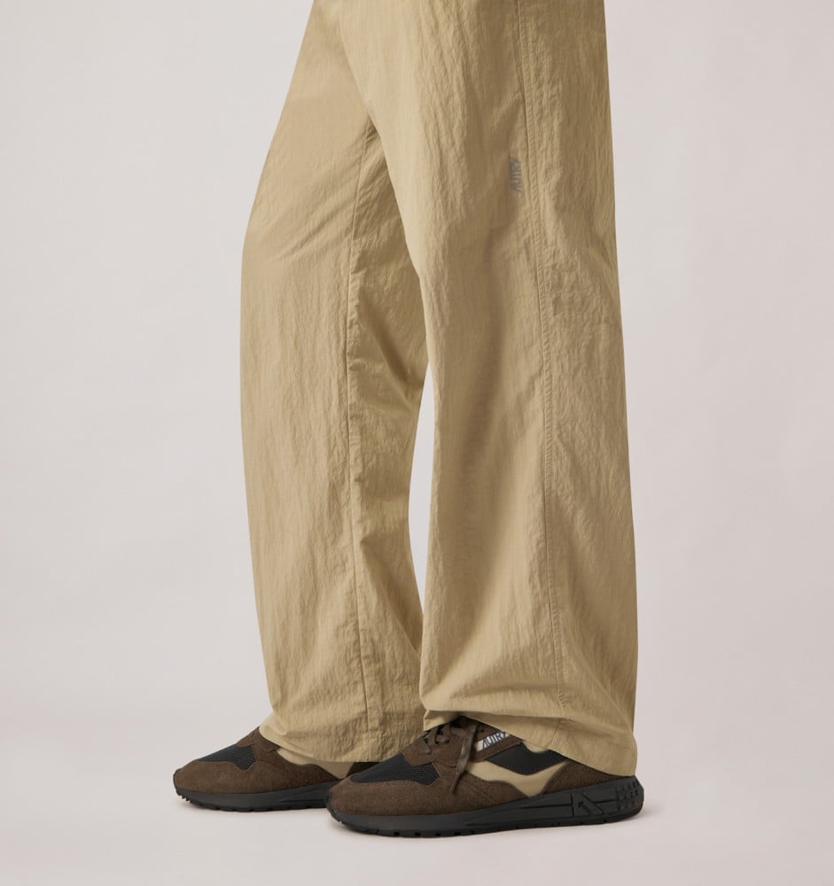 REELWIND LOW IN DARK BARK PEBBLE AND PHANTOM SUEDE AND NYLON