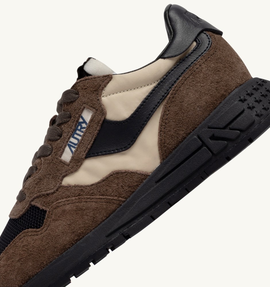 REELWIND LOW IN DARK BARK PEBBLE AND PHANTOM SUEDE AND NYLON