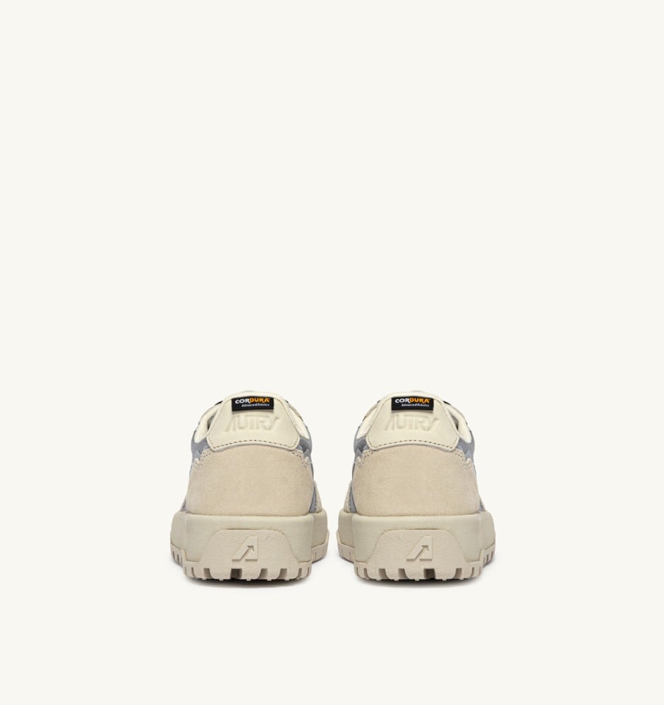 WILDPACE LOW IN WHITE AND SILVER FABRIC AND SUEDE