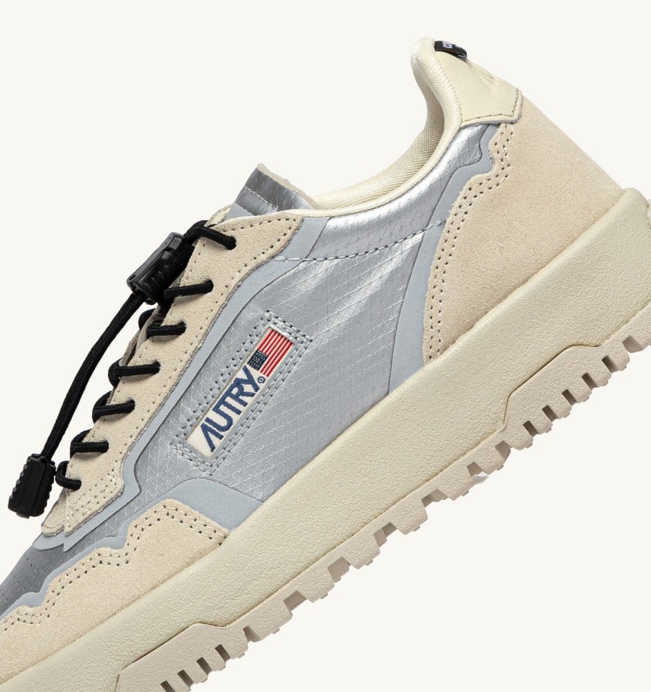 WILDPACE LOW IN WHITE AND SILVER FABRIC AND SUEDE