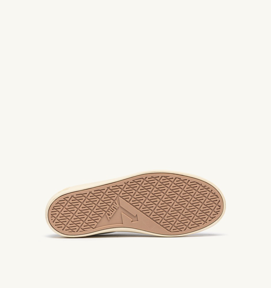 WINDSCAPE LOW IN WHITE AND AMAZON LEATHER