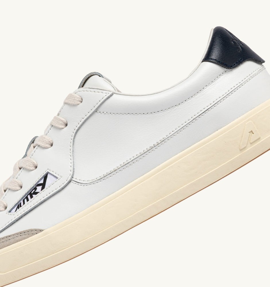 WINDSCAPE LOW IN WHITE AND SPACE LEATHER