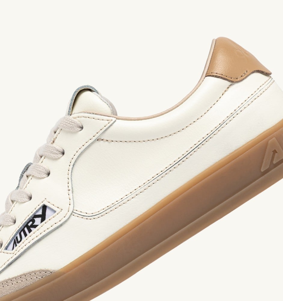 WINDSCAPE LOW IN MARSHMALLOW AND TAN LEATHER