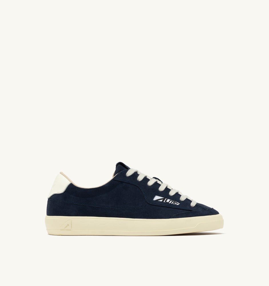 WINDSCAPE LOW IN NAVY AND MARSHMALLOW SUEDE