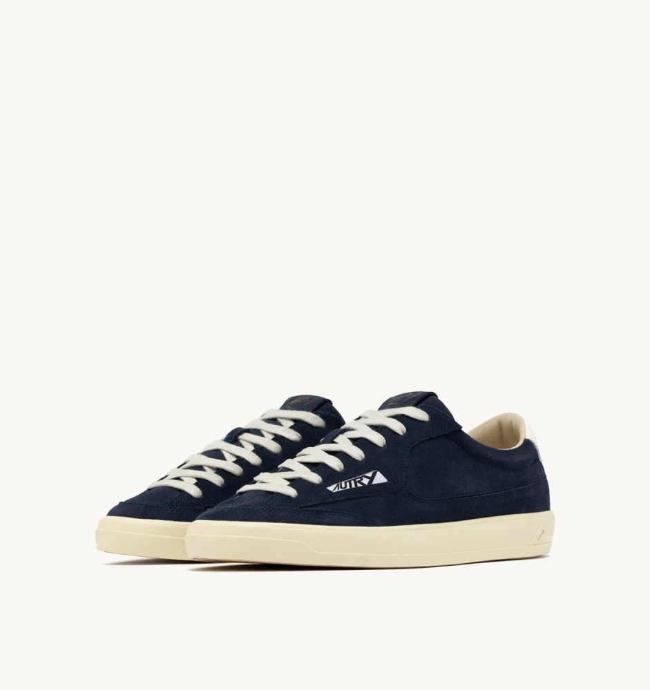 WINDSCAPE LOW IN NAVY AND MARSHMALLOW SUEDE