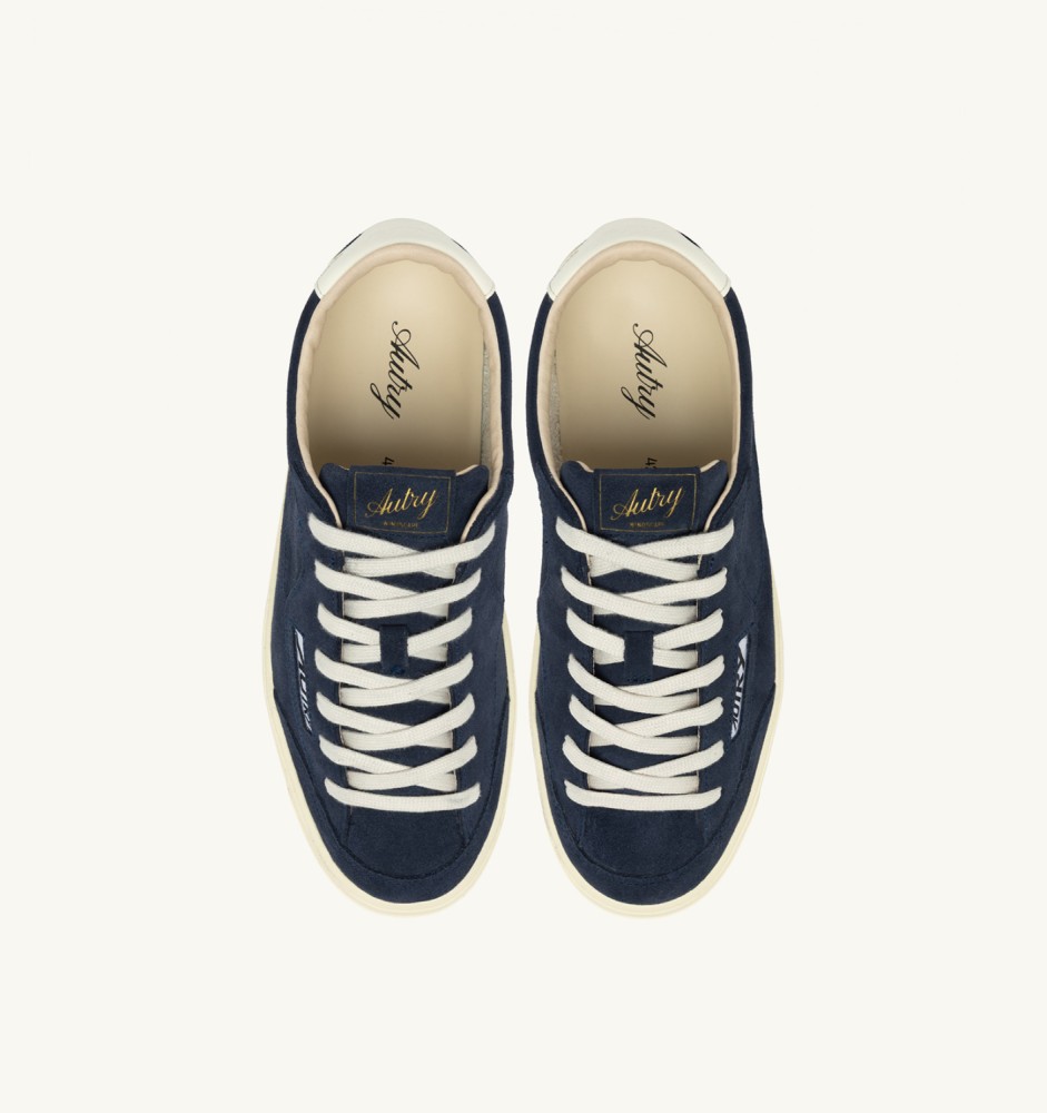 WINDSCAPE LOW IN NAVY AND MARSHMALLOW SUEDE