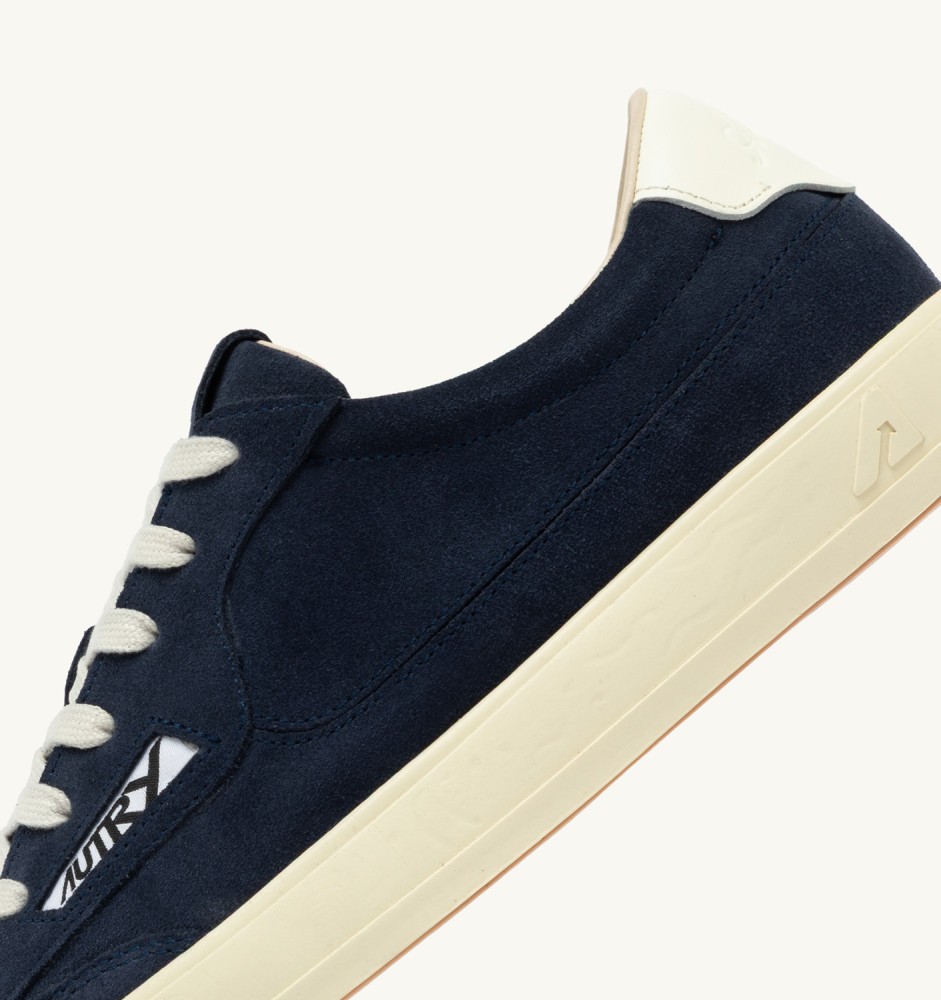 WINDSCAPE LOW IN NAVY AND MARSHMALLOW SUEDE