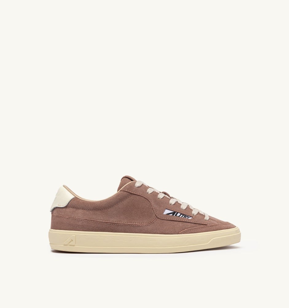 WINDSCAPE LOW IN PIGEON AND MARSHMALLOW SUEDE