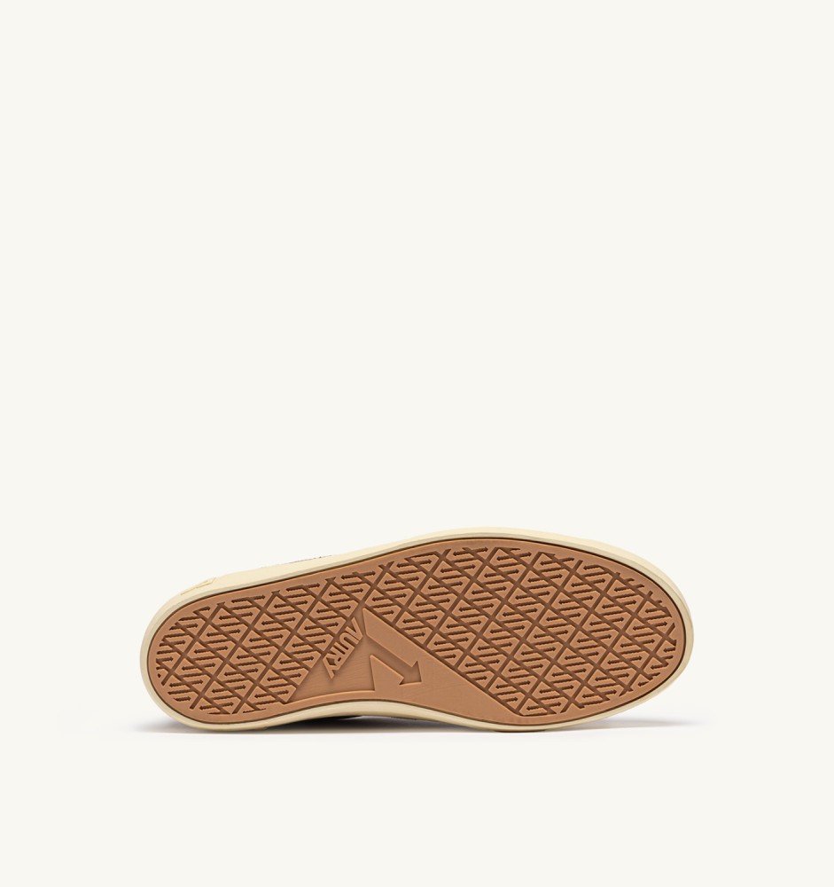 WINDSCAPE LOW IN PIGEON AND MARSHMALLOW SUEDE