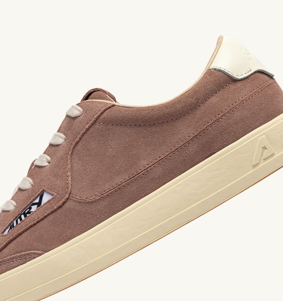 WINDSCAPE LOW IN PIGEON AND MARSHMALLOW SUEDE