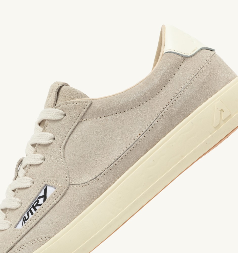 WINDSCAPE LOW IN ROCK AND MARSHMALLOW SUEDE
