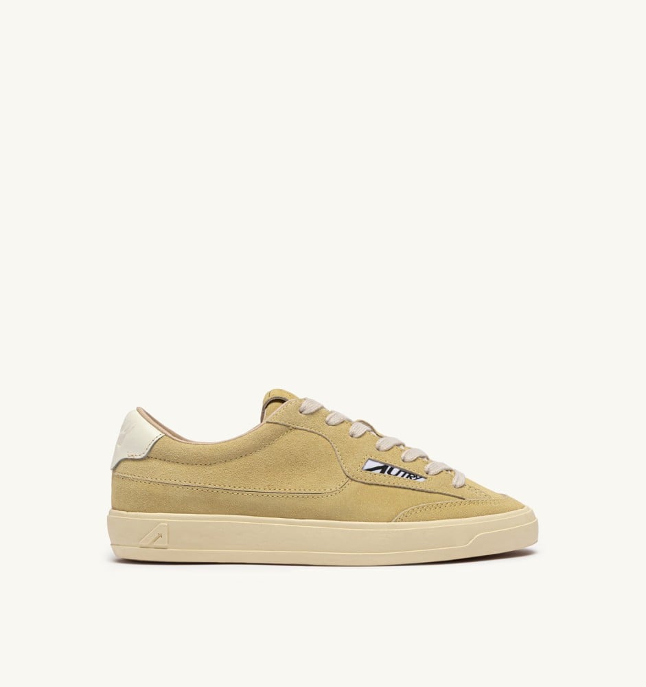 WINDSCAPE LOW IN STRAW AND MARSHMALLOW SUEDE