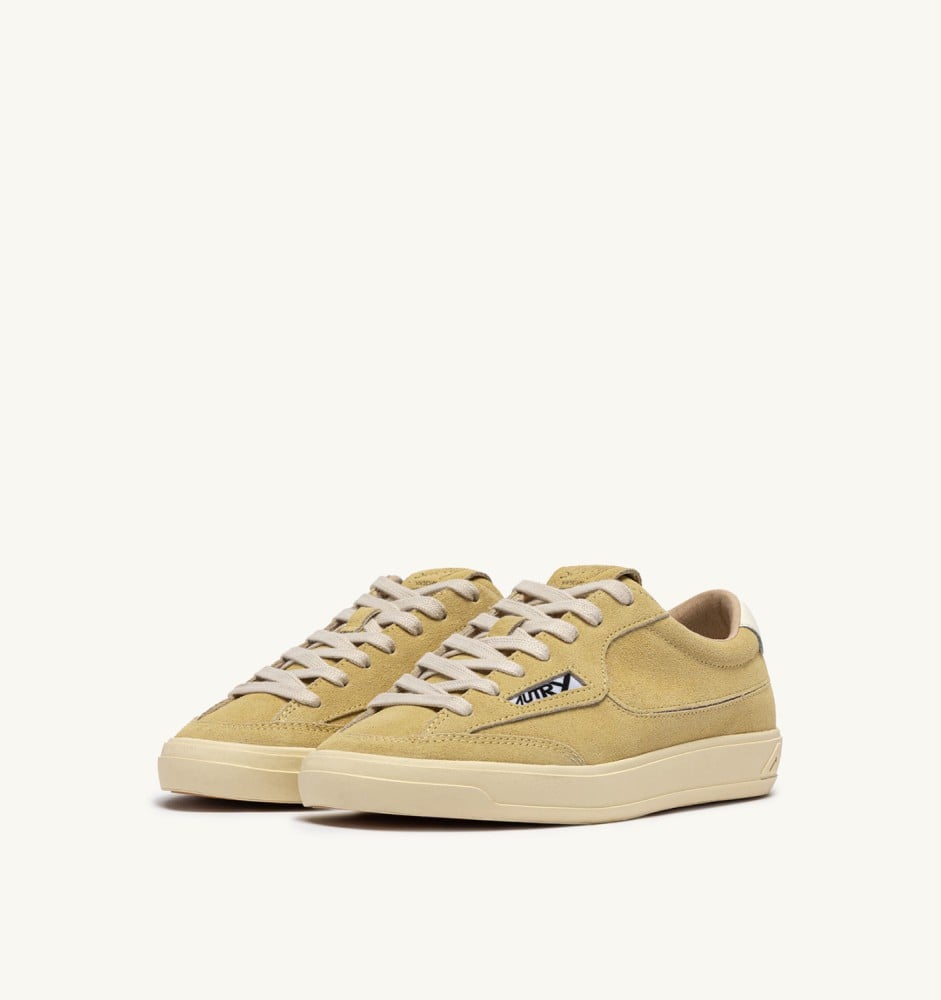 WINDSCAPE LOW IN STRAW AND MARSHMALLOW SUEDE