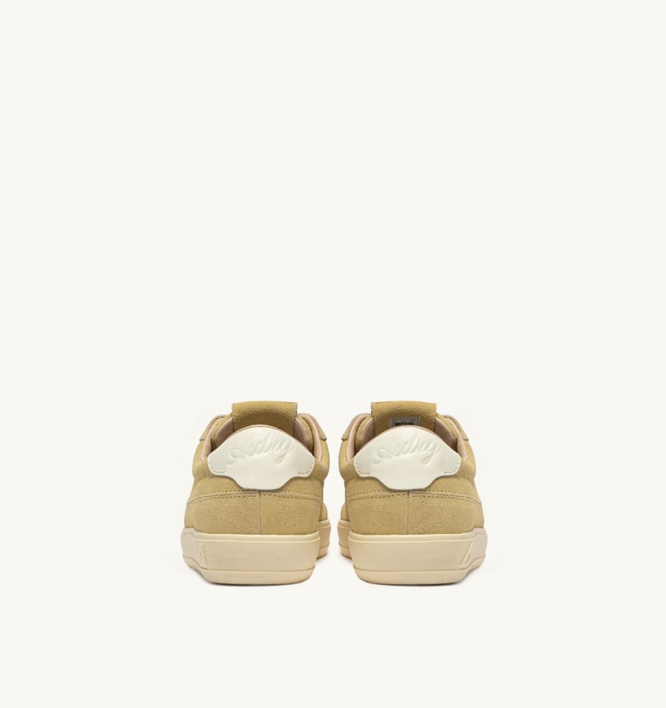 WINDSCAPE LOW IN STRAW AND MARSHMALLOW SUEDE