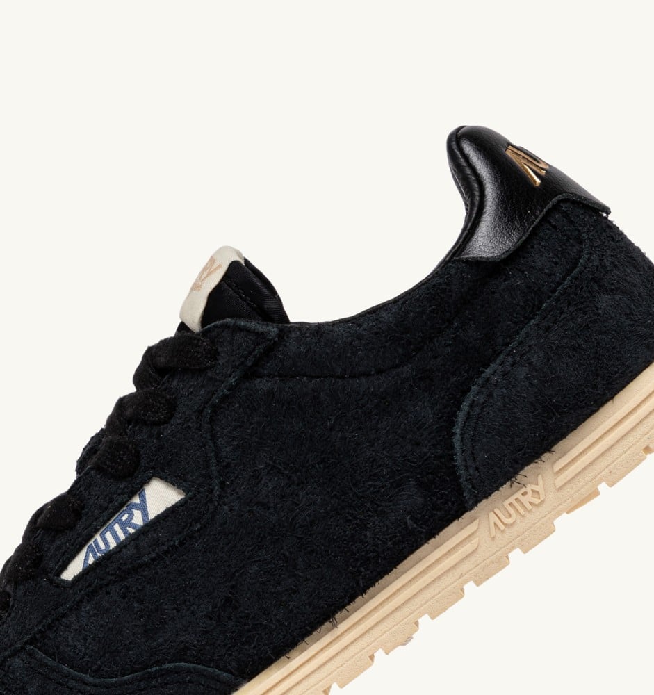 WINDSPIN IN BLACK SUEDE