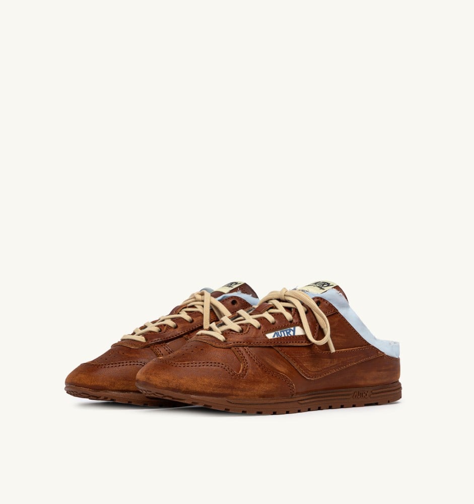 WINDSPIN MULE IN SHIRT BUFF AND AZURE LEATHER