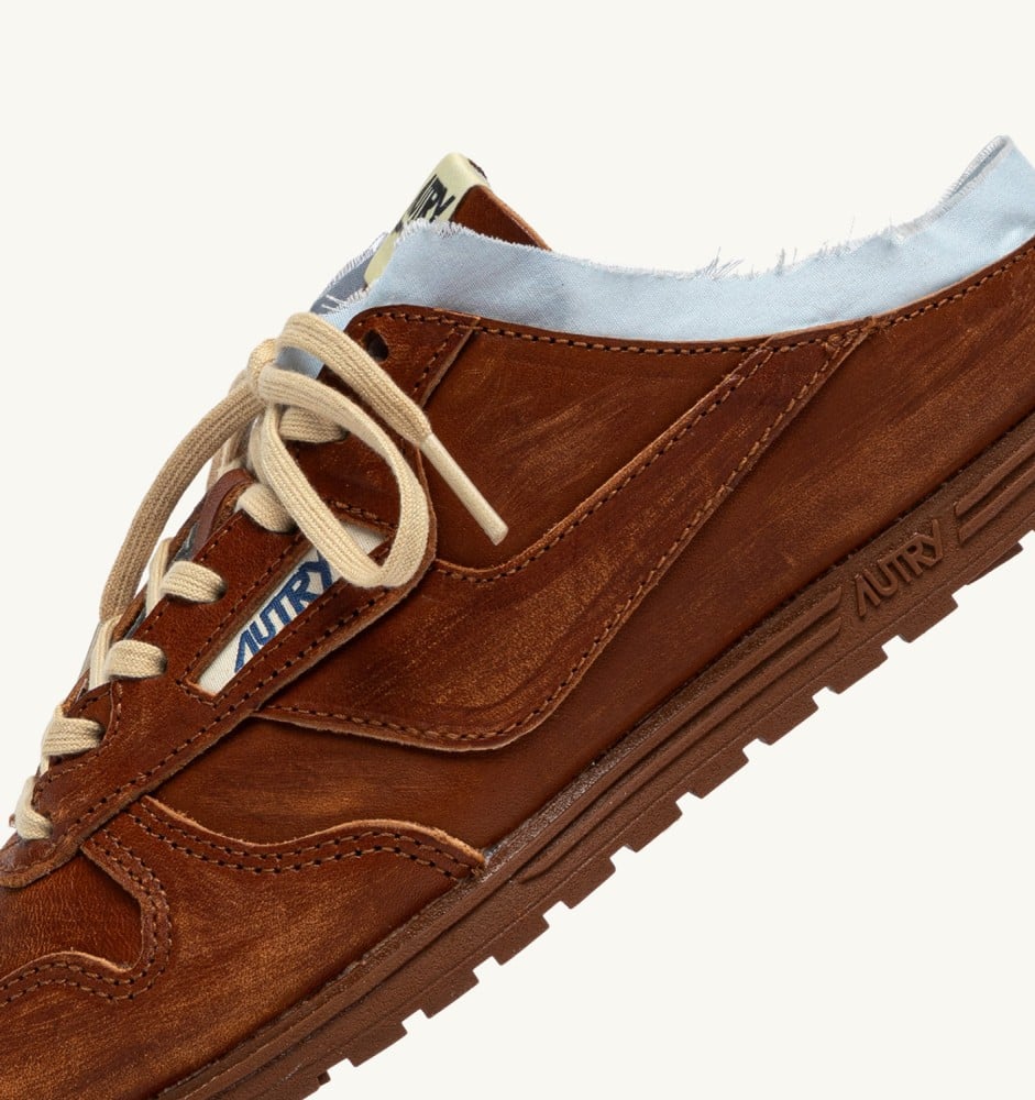 WINDSPIN MULE IN SHIRT BUFF AND AZURE LEATHER