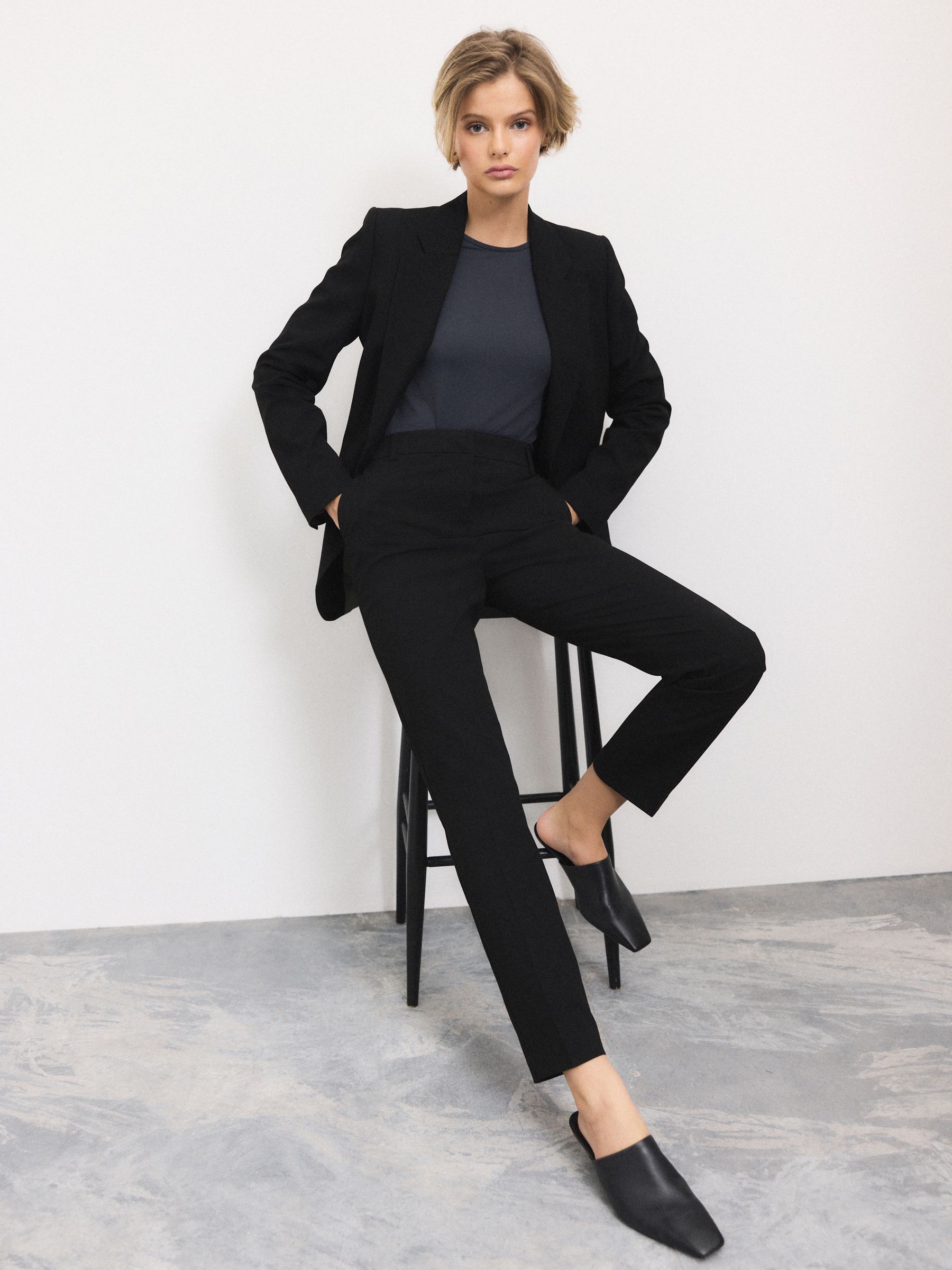 Tailored Slim Trousers With Wool - Black - Regular - Location Worn