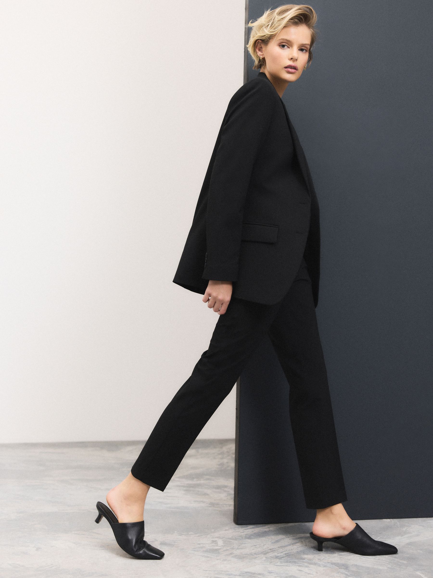 Tailored Single Breasted Blazer With Wool - Black - Regular - Location Worn