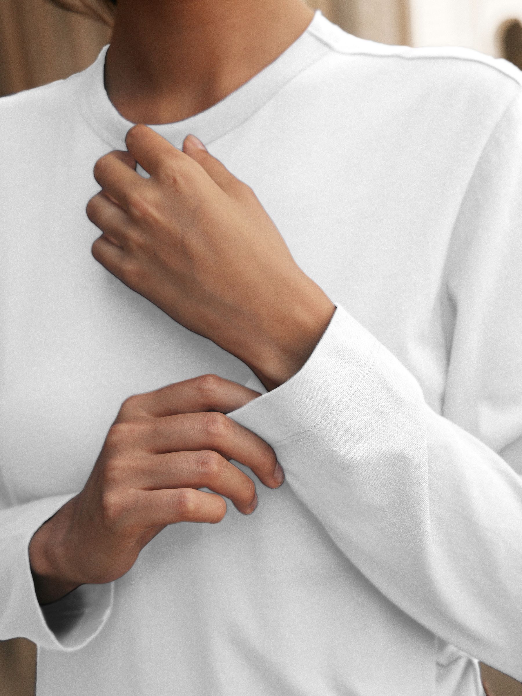 Long Sleeve Crew Neck T-Shirt - White - Regular - Location Worn