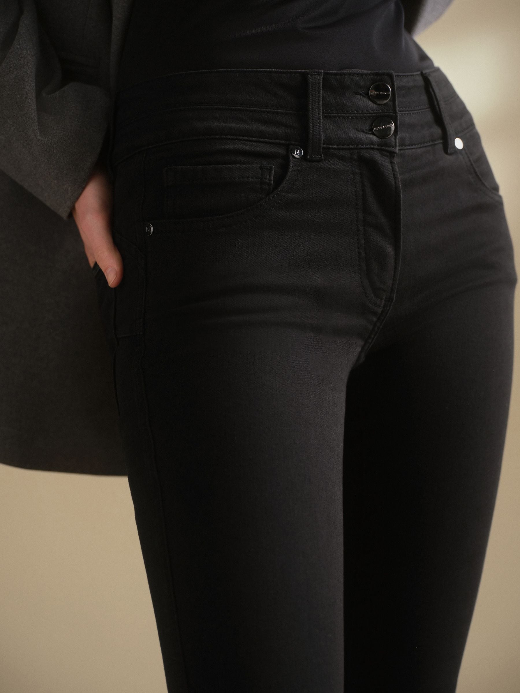 Lift Slim and Shape Skinny Jeans - Black - Regular - Location Worn