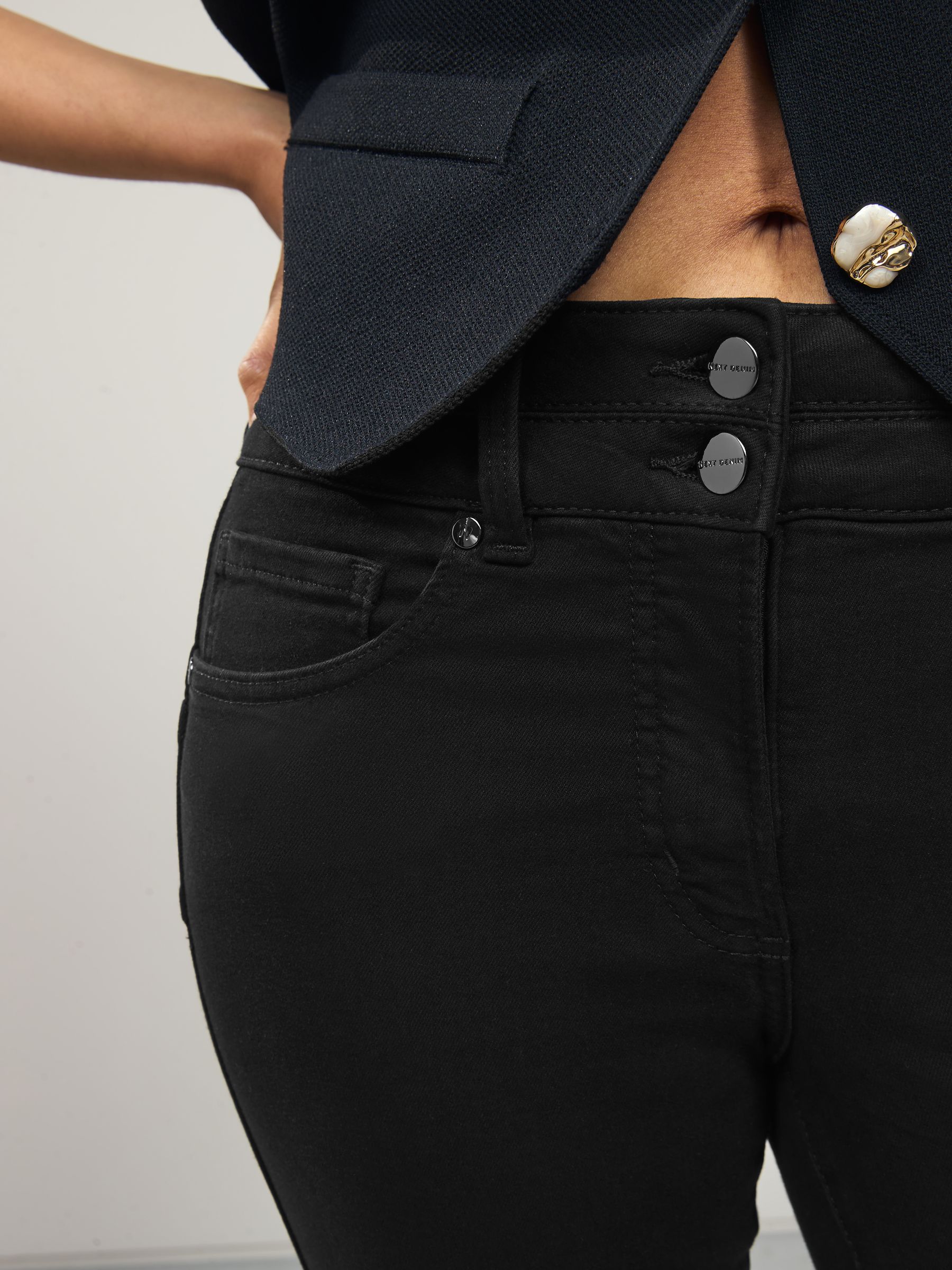 Lift Slim and Shape Jeans - Black - Regular - SIP Worn