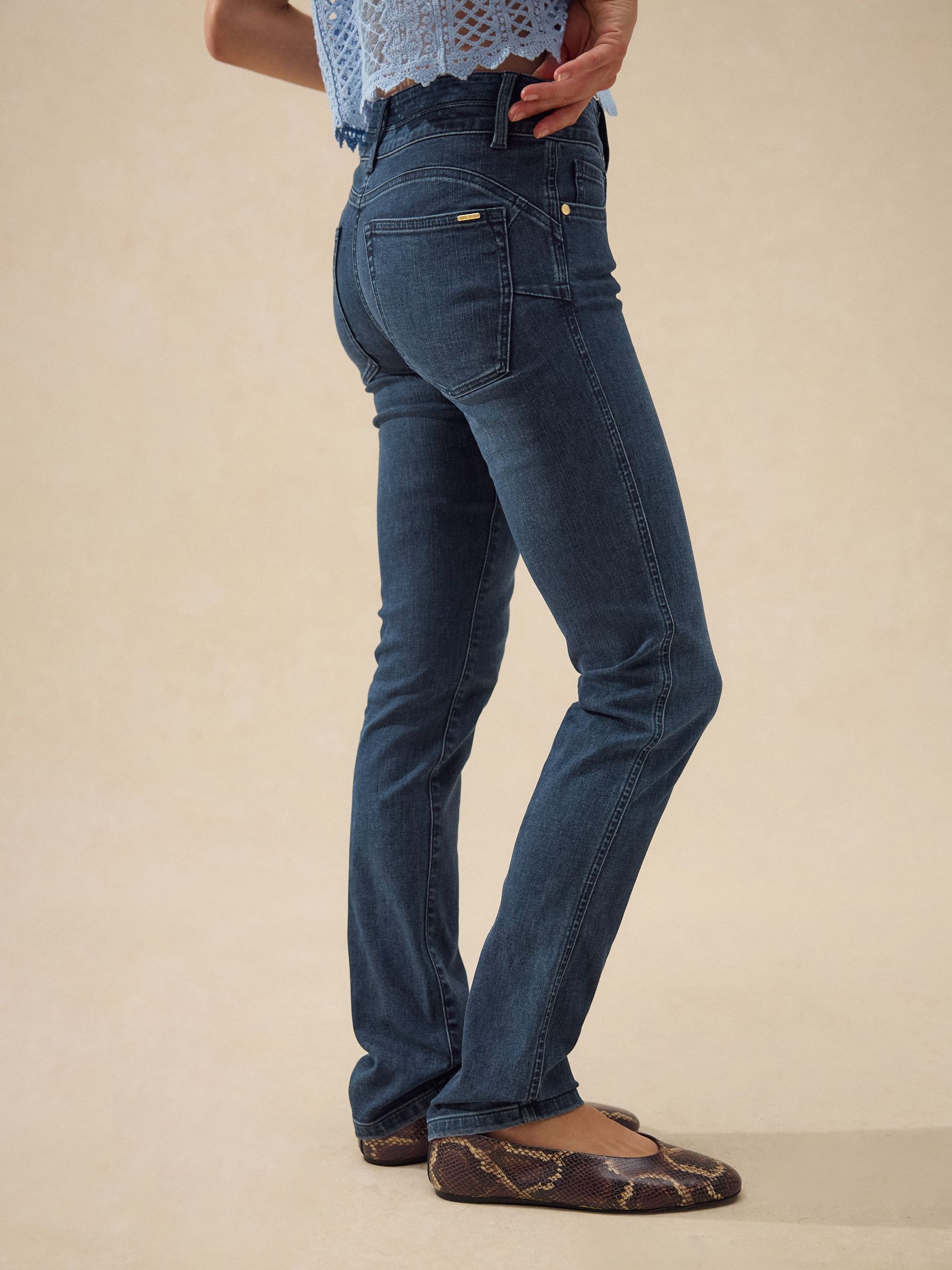 Lift Slim and Shape Jeans - Dark Blue - Regular - Location Worn