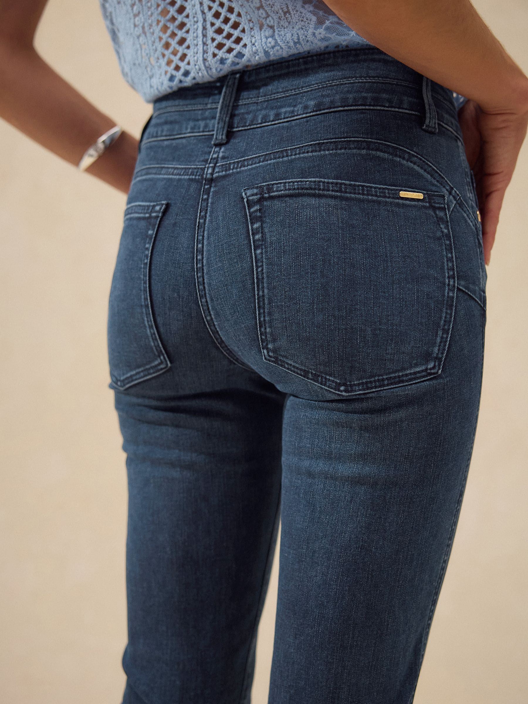 Lift Slim and Shape Jeans - Dark Blue - Regular - Location Worn