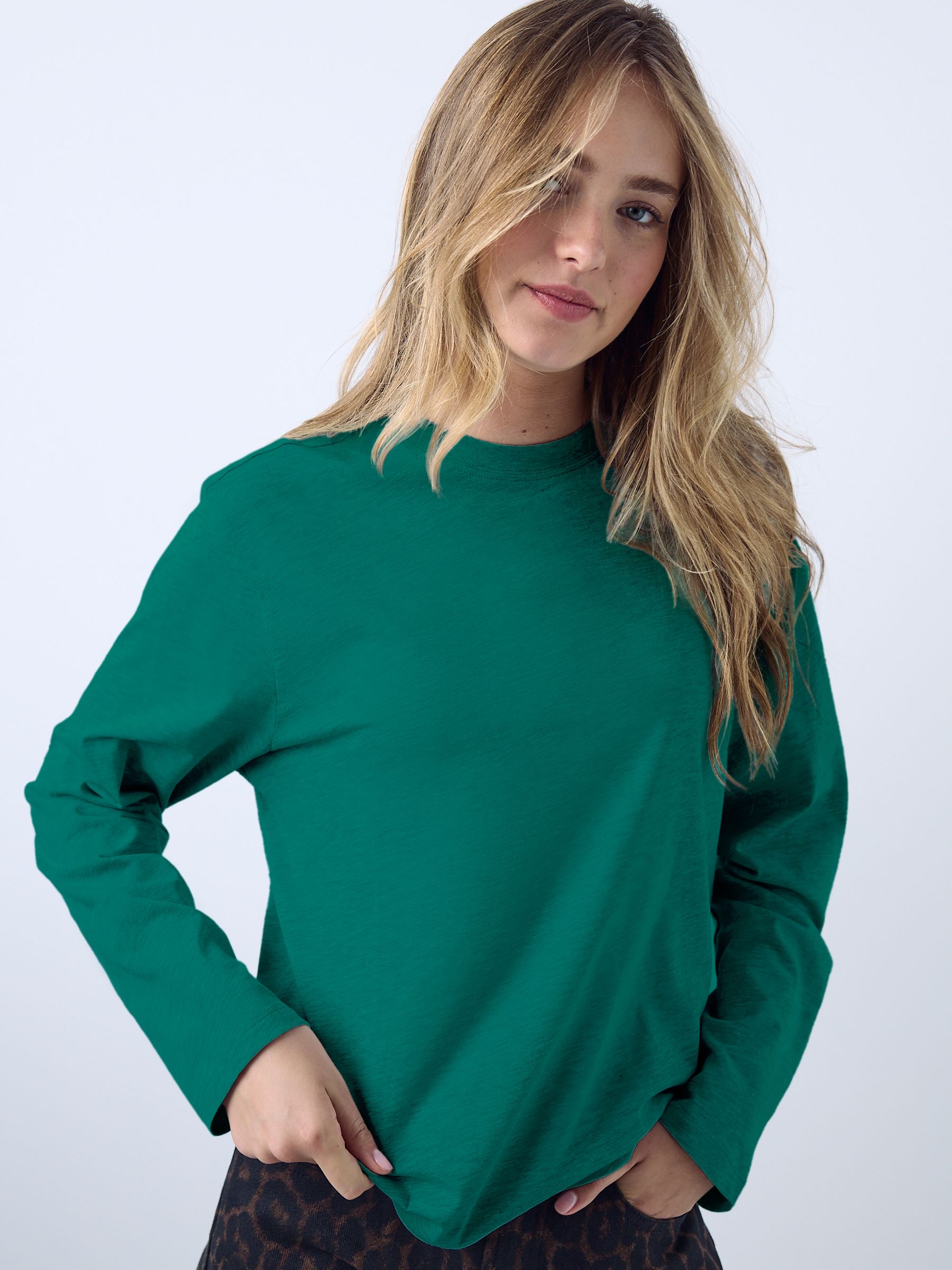 Long Sleeve Crew Neck T-Shirt - Green - Regular - Location Worn
