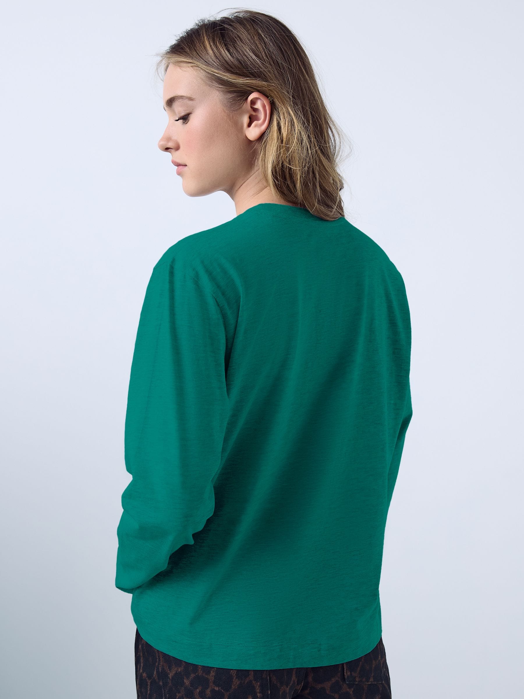 Long Sleeve Crew Neck T-Shirt - Green - Regular - Location Worn