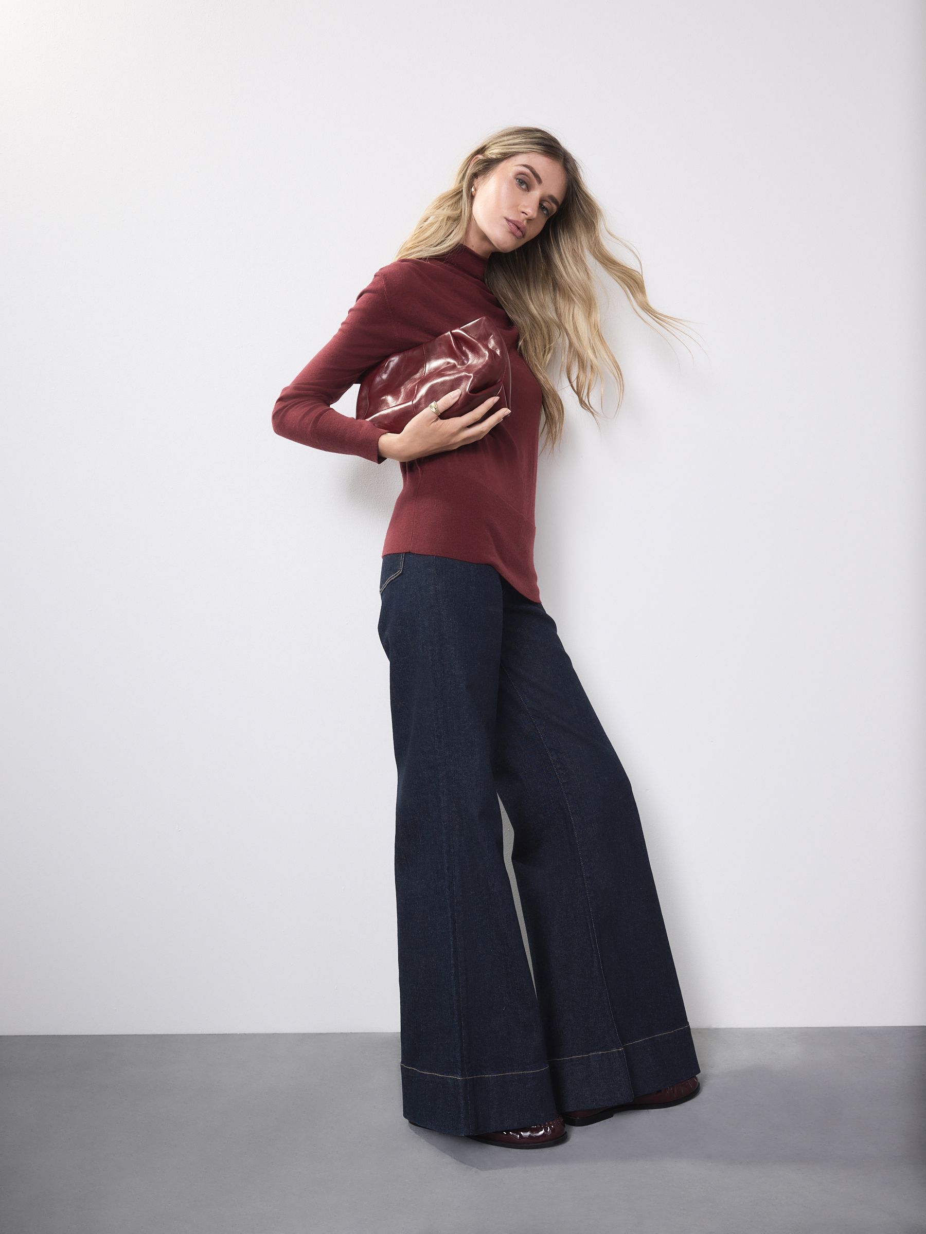 High Rise Stretch Wide Leg Jeans - Indigo Blue - Regular - Location Worn