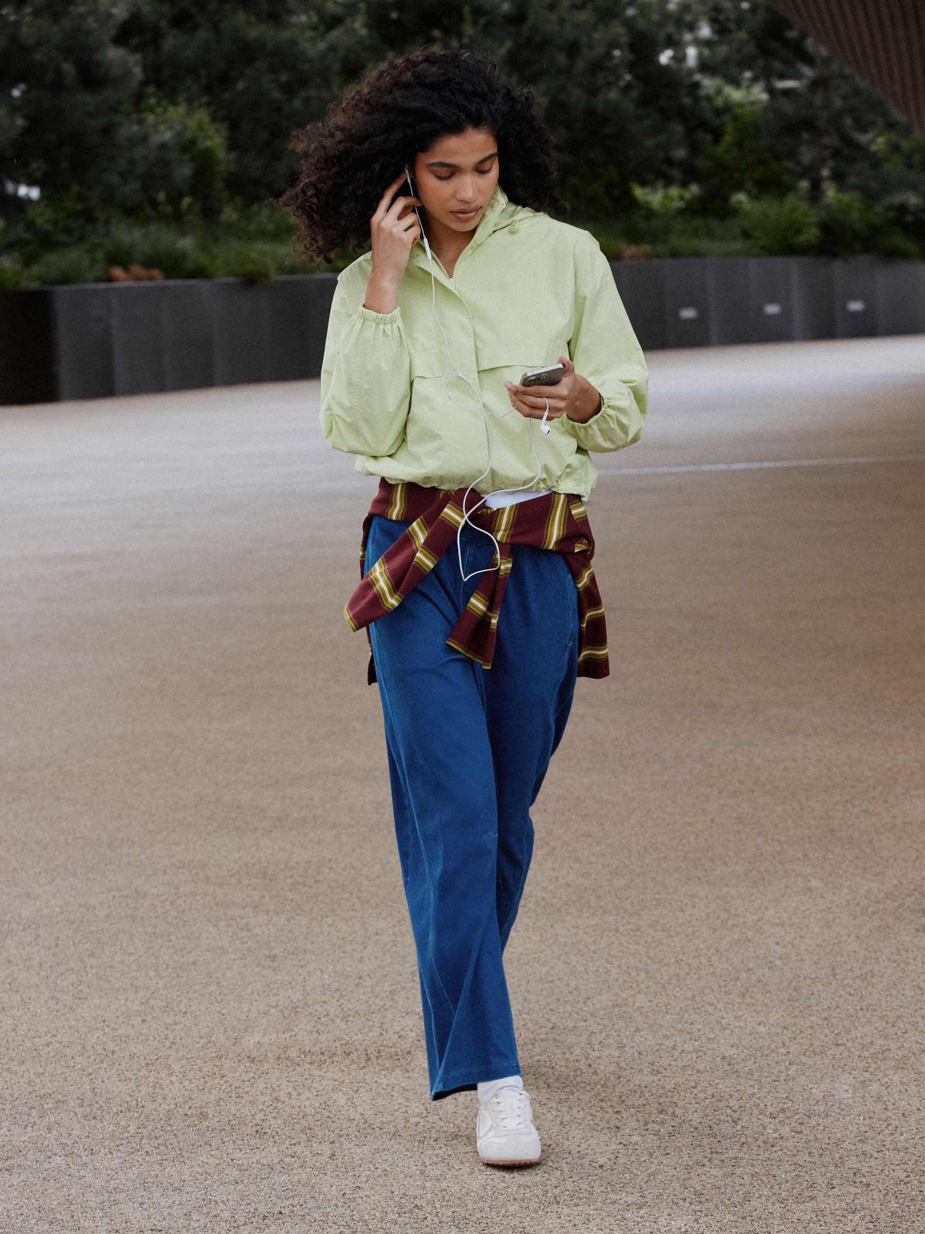 Barrel Leg Denim Jersey Trousers - Dark Blue - Regular - Location Worn
