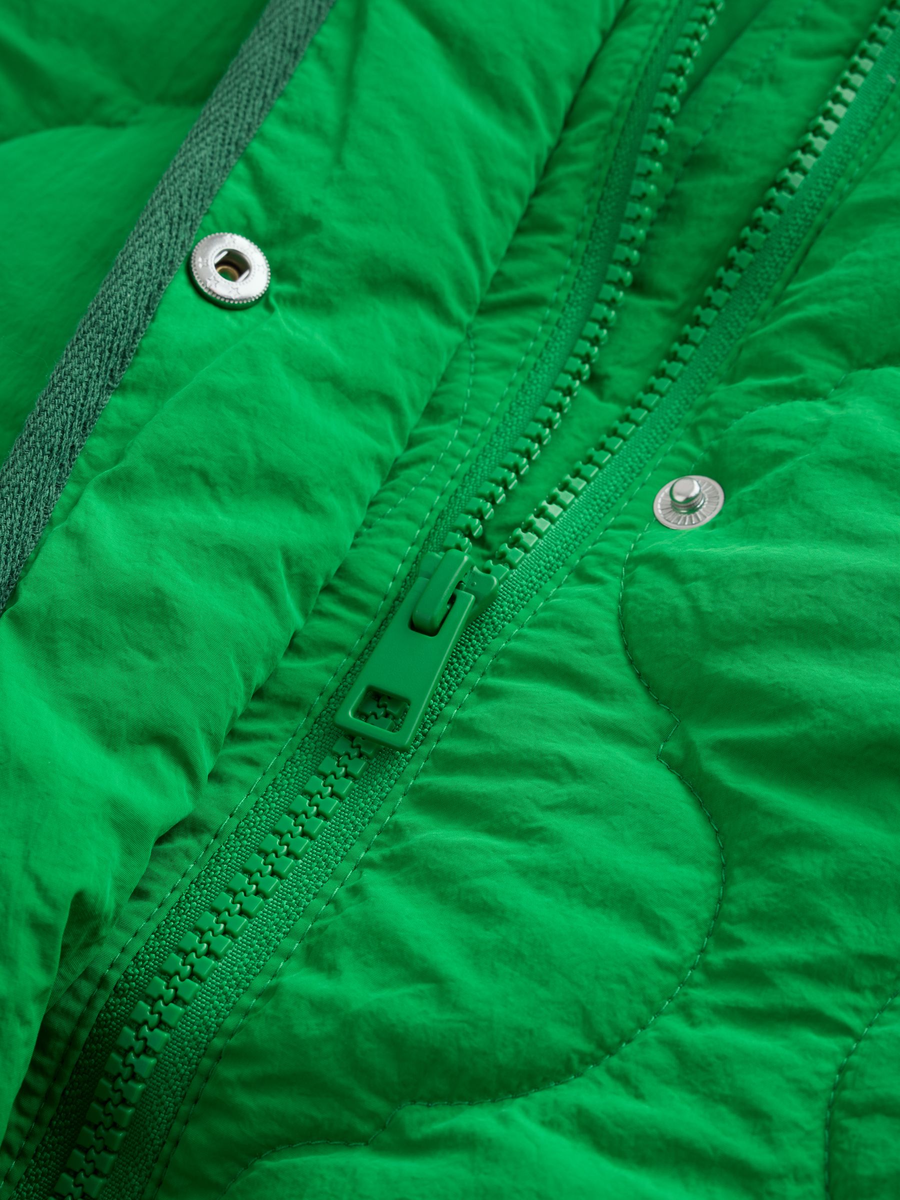 Shower Resistant Lightweight Quilted Jacket - Green - Regular - SIP Still Life